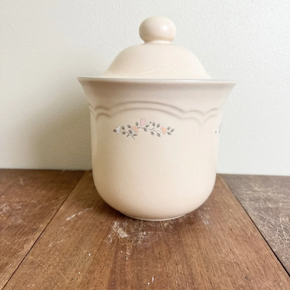 Pfaltzgraff Remembrance 2 quart Stoneware‎ Cream Pink Floral Canister Kitchen